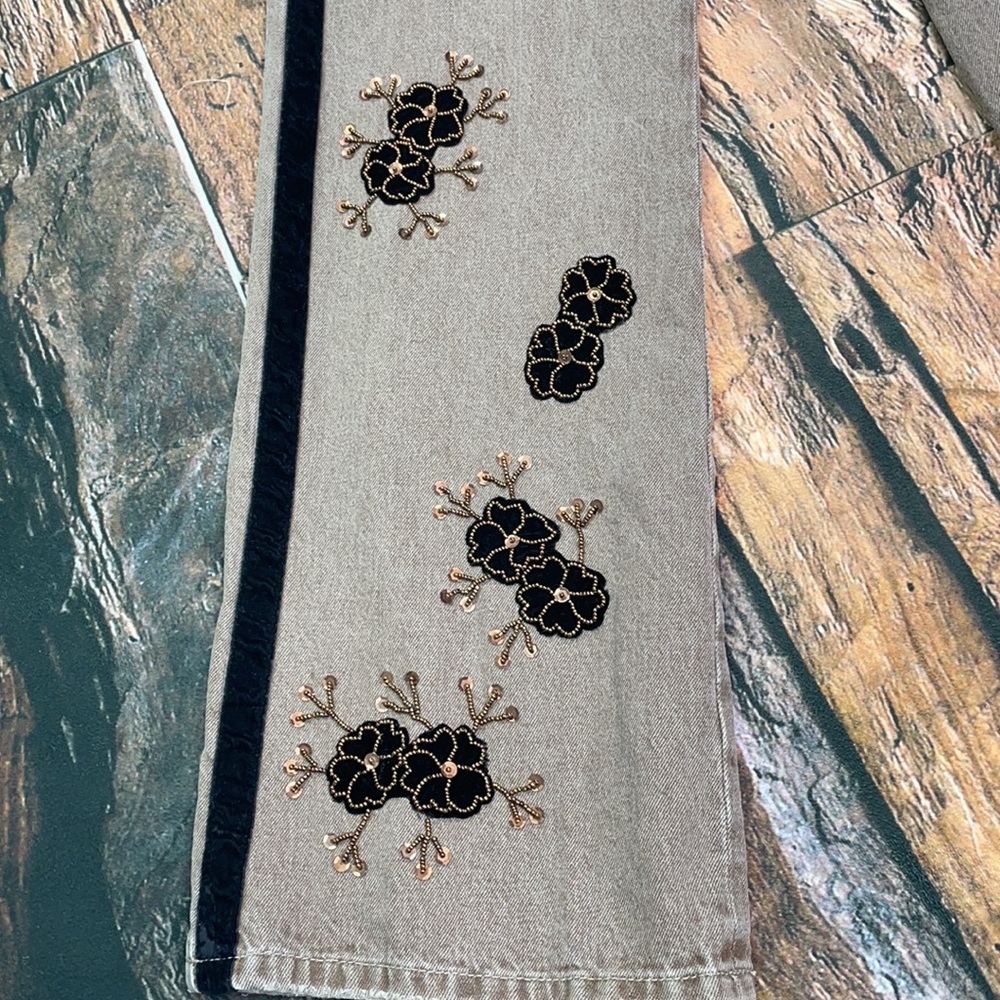 Jeanology collection brown with velvet flowers jeans size 10 - Picture 2 of 7